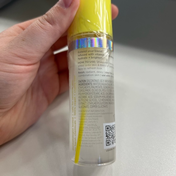 Real Techniques Glow Finish Hydrating Setting Spray with Electrolytes - Picture 6 of 7